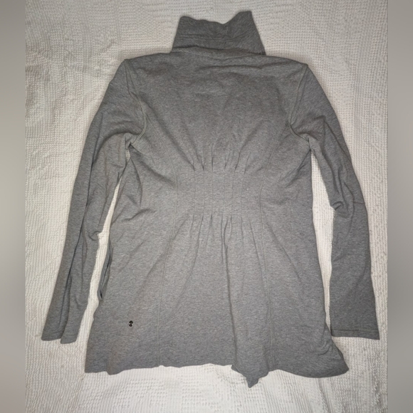 Lululemon║Heathered Grey Restore Wrap║Size 10 - Picture 6 of 8